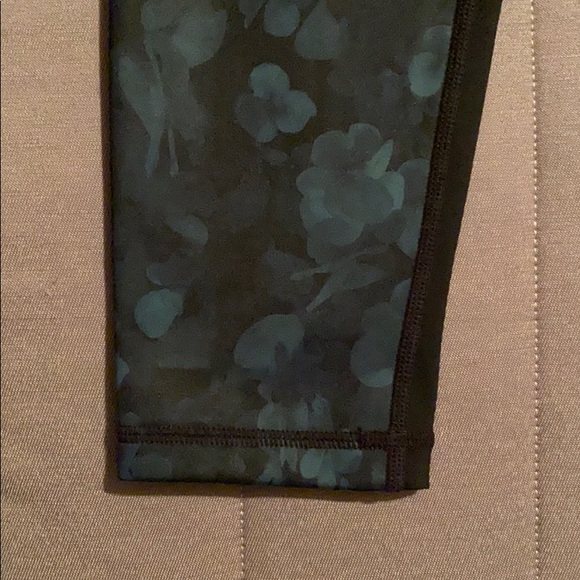 Like NEW! Athleta Traverse Frost Tights - Picture 4 of 10